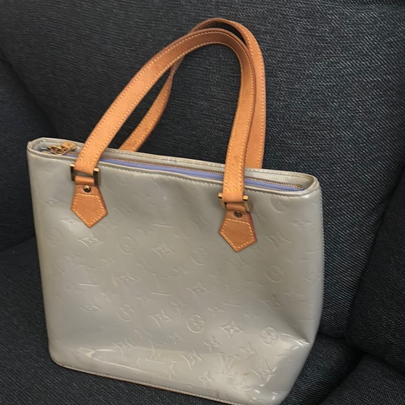 Louis Vuitton Light Sage Green Tote with Textured Leather and Structured Shape - Picture 6 of 17